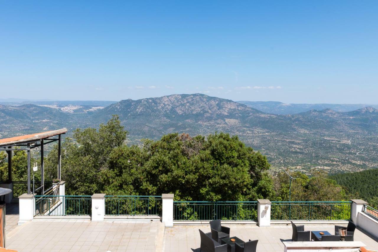 Отель S'Enis Monte Maccione Ольена Экстерьер фото